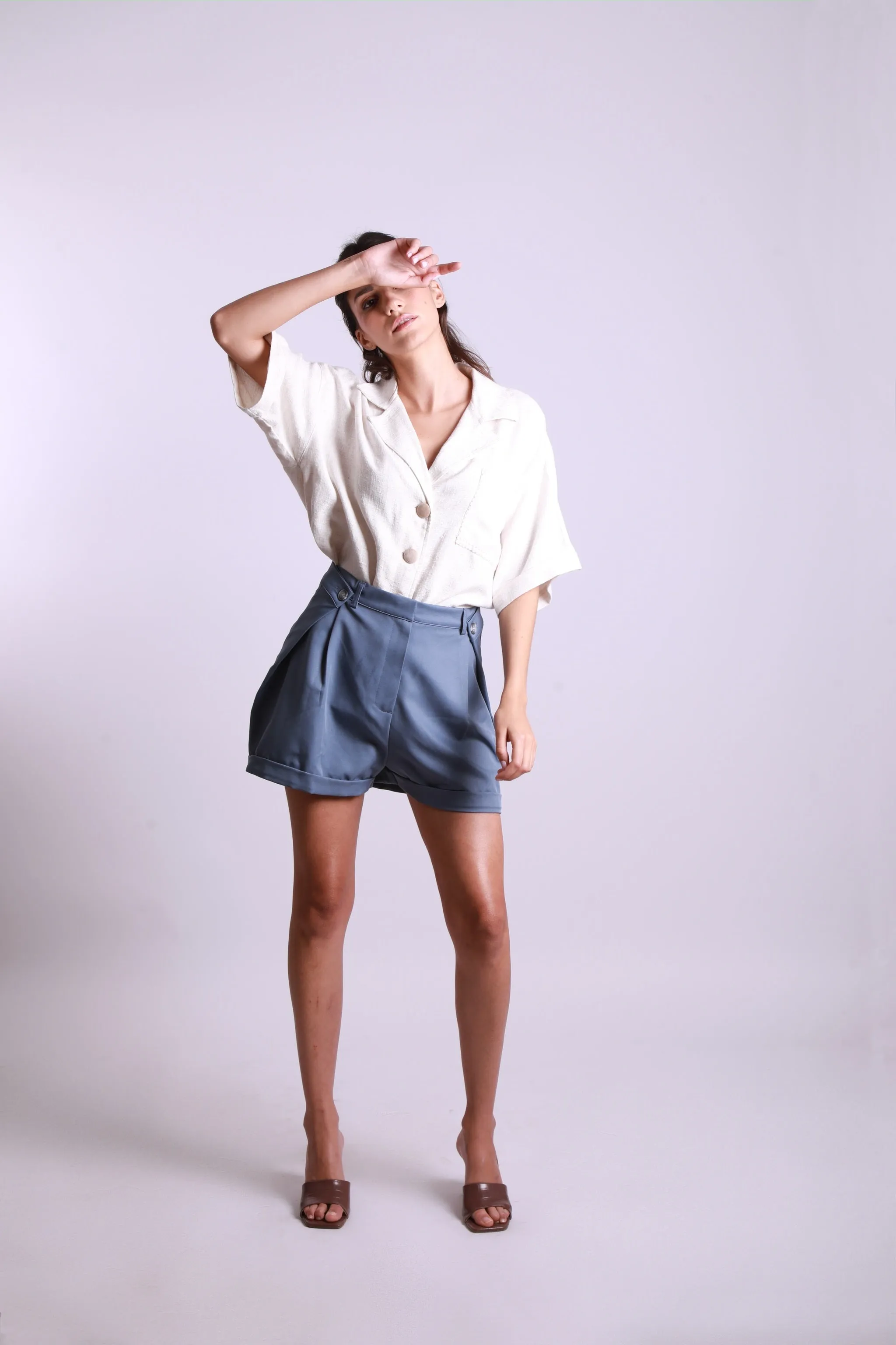 MAISON BEIGE SHORT AJUSTABLE "BLEU"